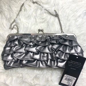 Brandnew Daisy Fuentes clutch purse